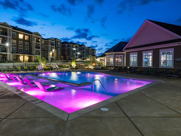 Outdoor Swimming Pool at Abberly at Southpoint Apartment Homes, Fredericksburg
